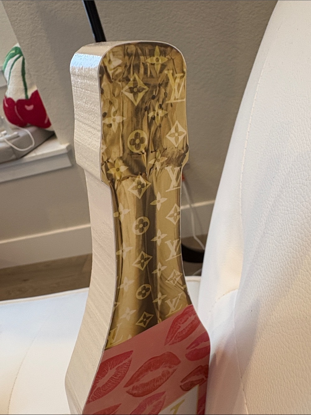 New Wood Louis Vuitton Home Decor & Silk Pink Orange Monogram Twilly Ribbon - Picture 3 of 8